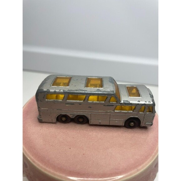 VINTAGE MATCHBOX LESNEY NO. 66 GREYHOUND COACH BUS - Picture 3 of 7